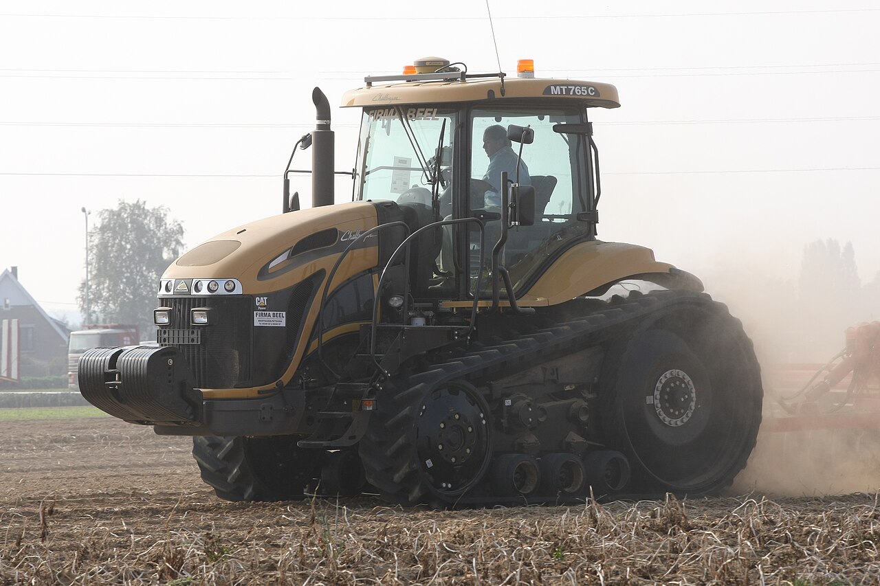 Challenger MT765C — гусеничный трактор с Mobil-Trac