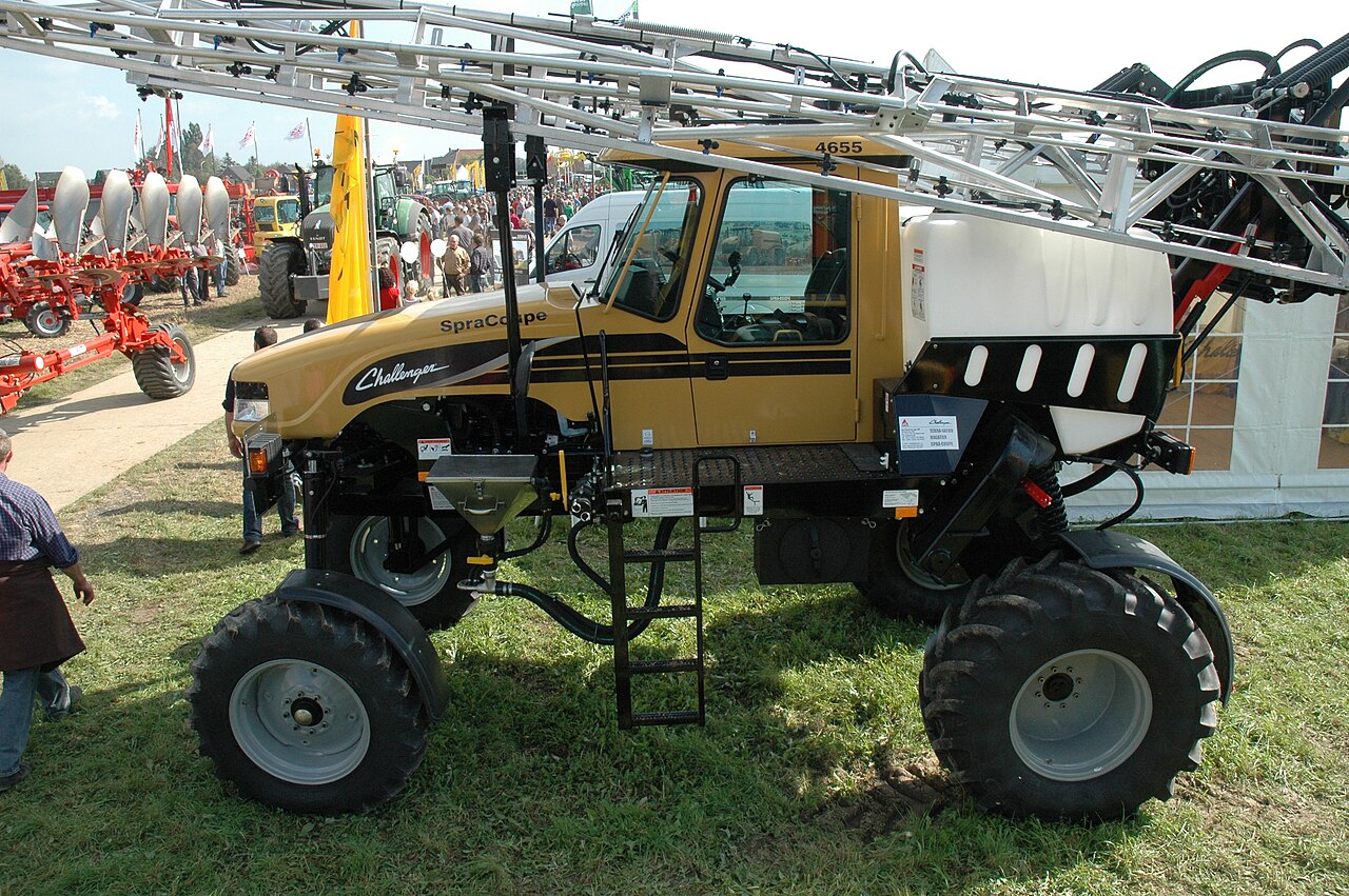 Spra-Coupe 4655 — самоходный опрыскиватель AGCO