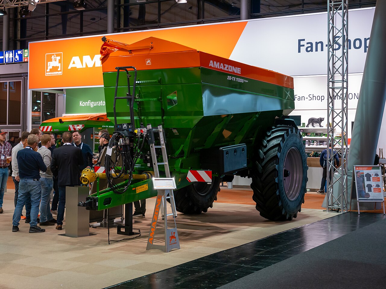 Amazone ZG-TX — прицепной разбрасыватель большой ёмкости