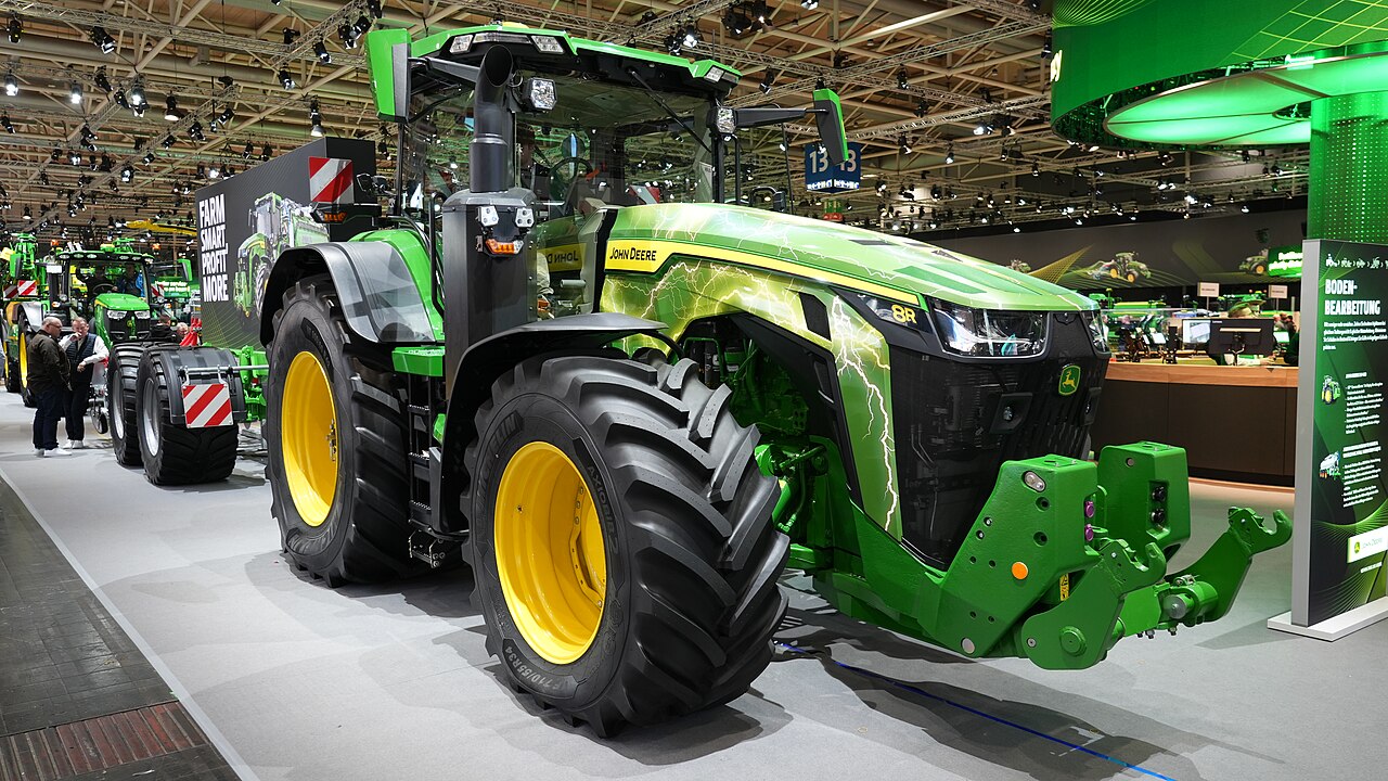 Трактор John Deere 8R — флагман компании