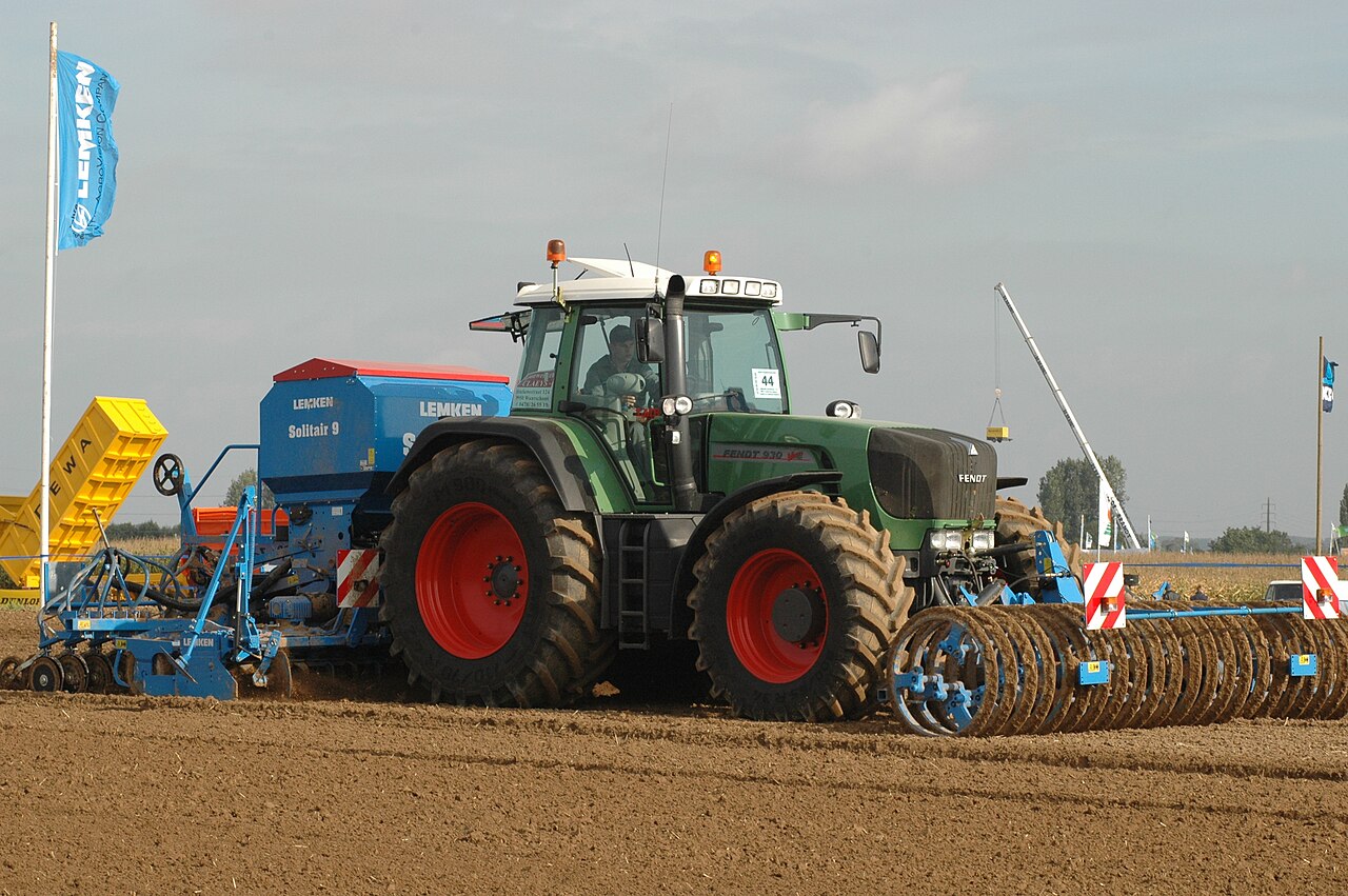 Пневматическая сеялка LEMKEN Solitair 9 с трактором Fendt 930 Vario