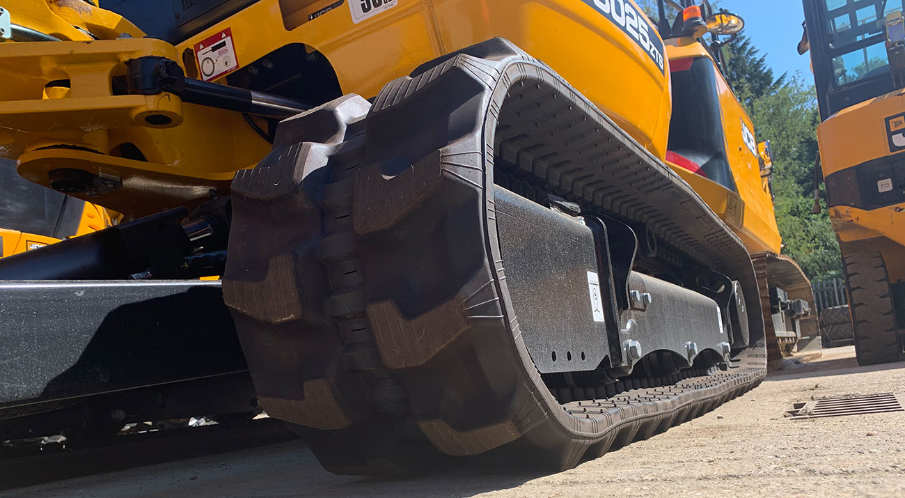 Оригинальные резиновые гусеницы JCB